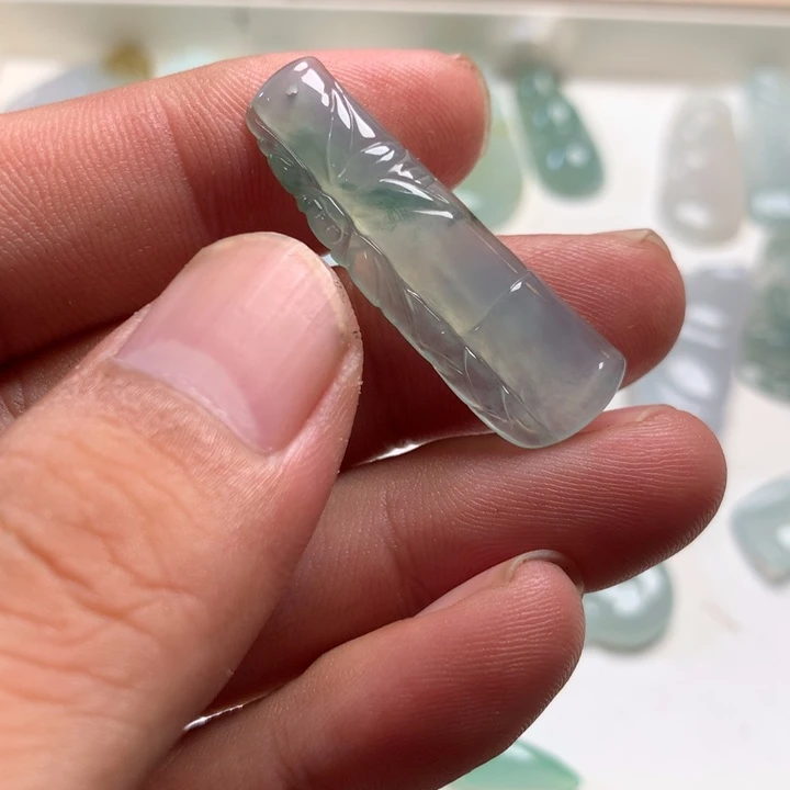 飞***飞翡翠未镶嵌颈饰翡翠