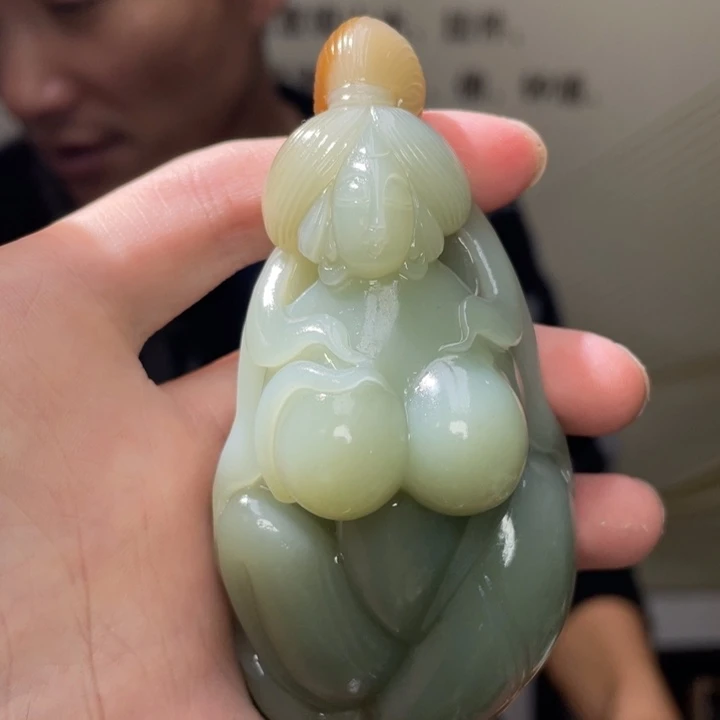 孟***人和田玉未镶嵌把件