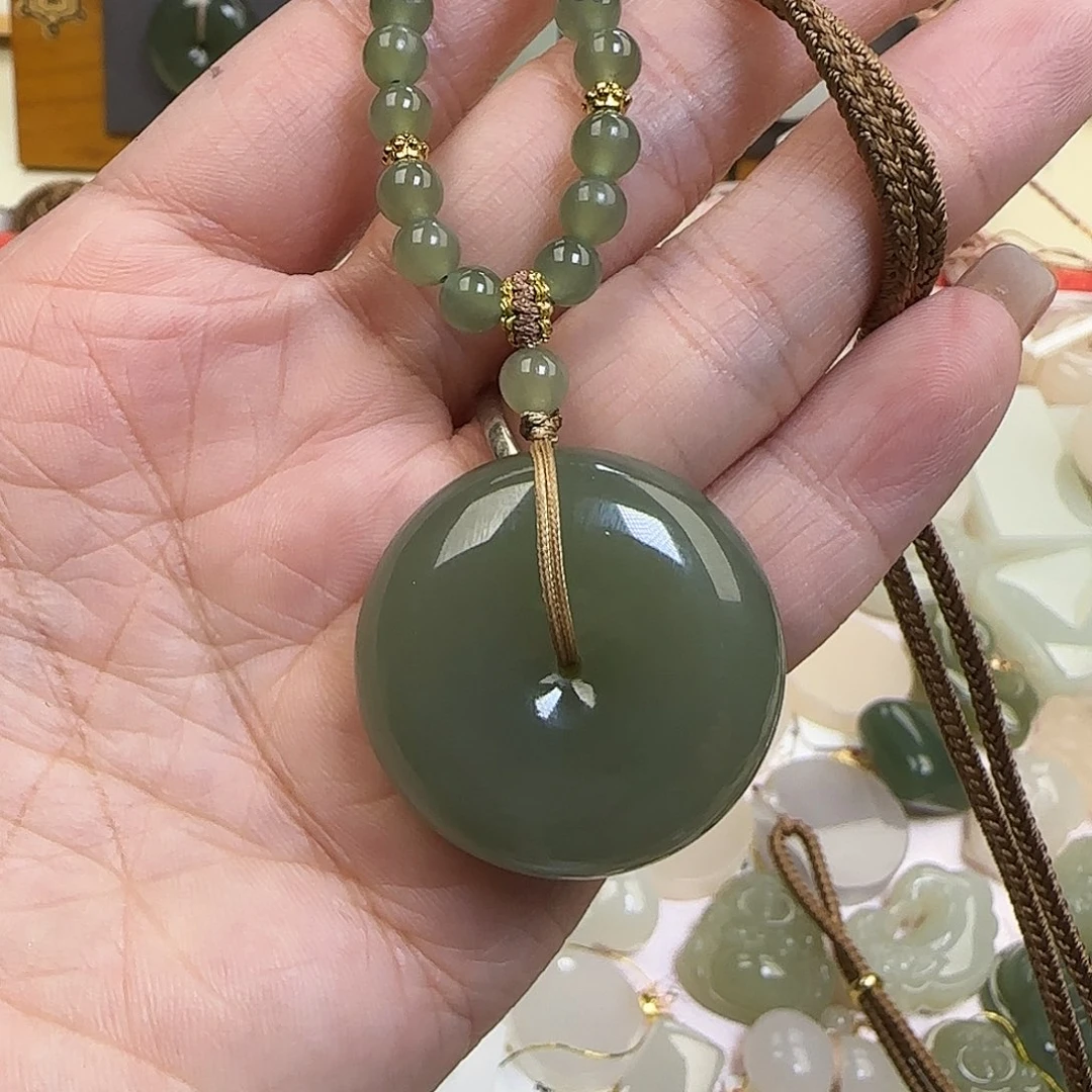 宝***笑和田玉未镶嵌颈饰