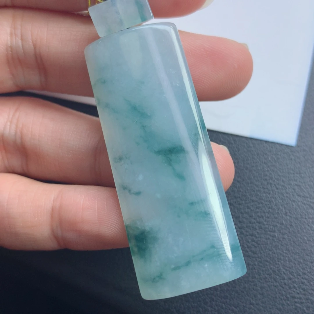 翡翠颈饰未镶嵌无事牌
