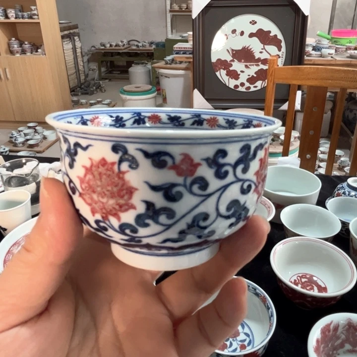 青花里红釉里红杯子