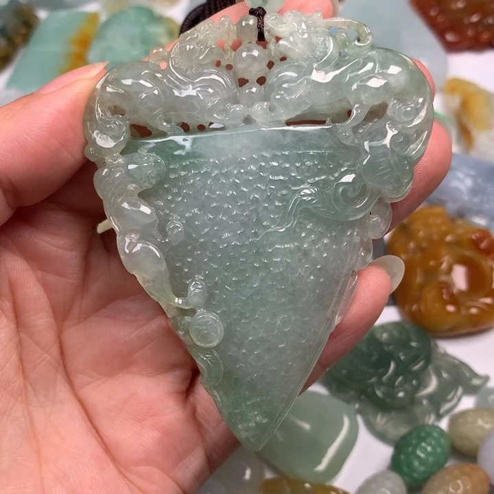 翡翠未镶嵌颈饰翡翠