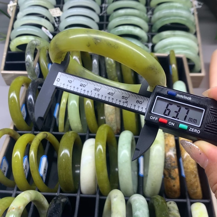 蛇纹石玉未镶嵌手镯86