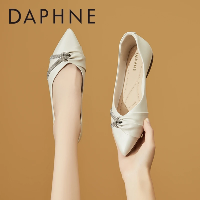 达芙妮平底尖头单鞋女2025新款舒适软底法式水钻真皮高级感伴娘鞋
