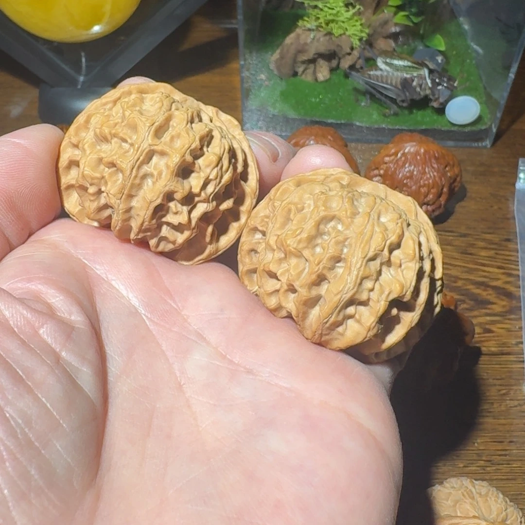 小***岩文玩核桃吊坠苹果园