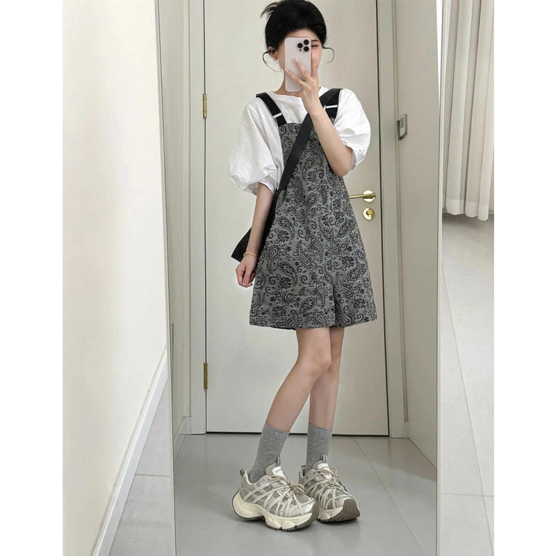 2025超火穿搭一整套韩版时尚休闲百搭花苞袖上衣碎花背带裤两件套