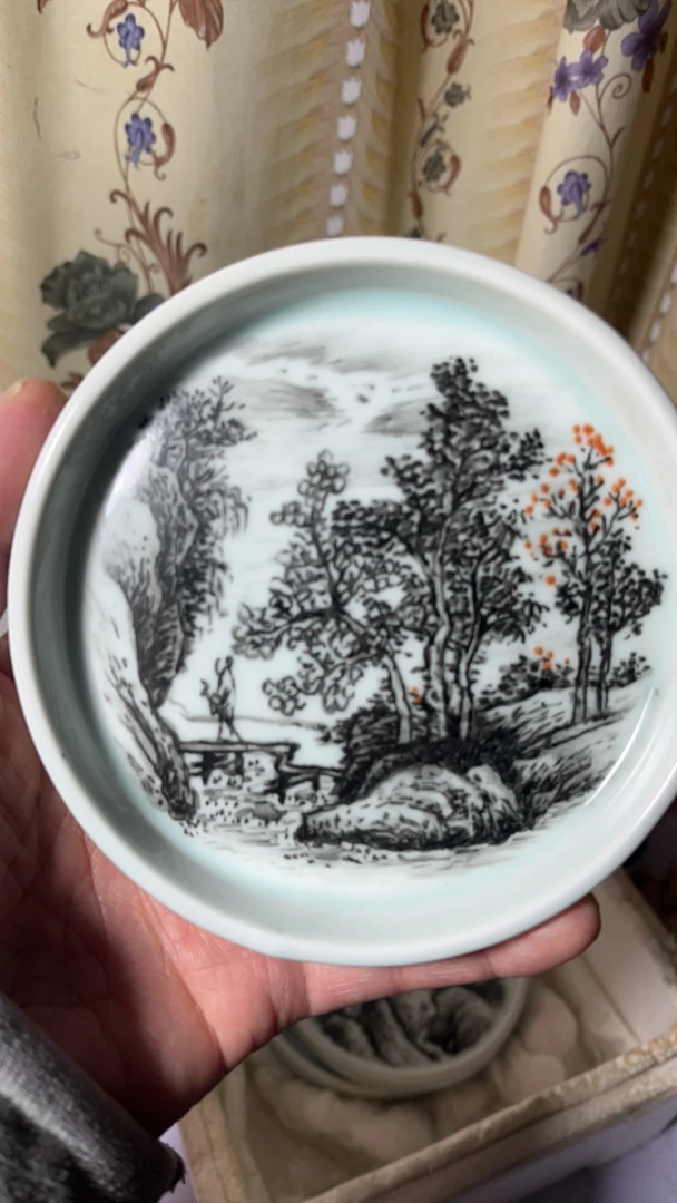 圆形山水盖置，直径12cm