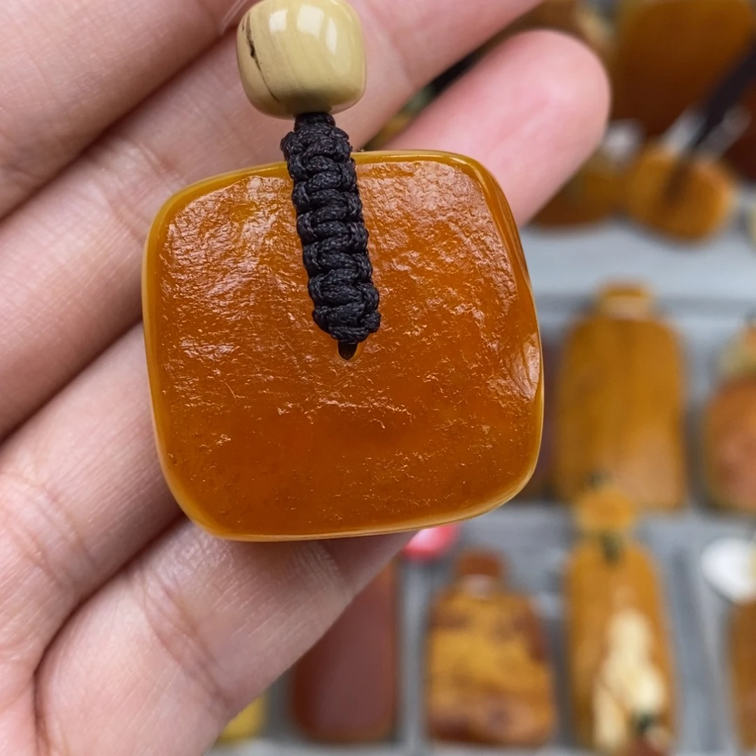 未镶嵌琥珀珠宝奇石