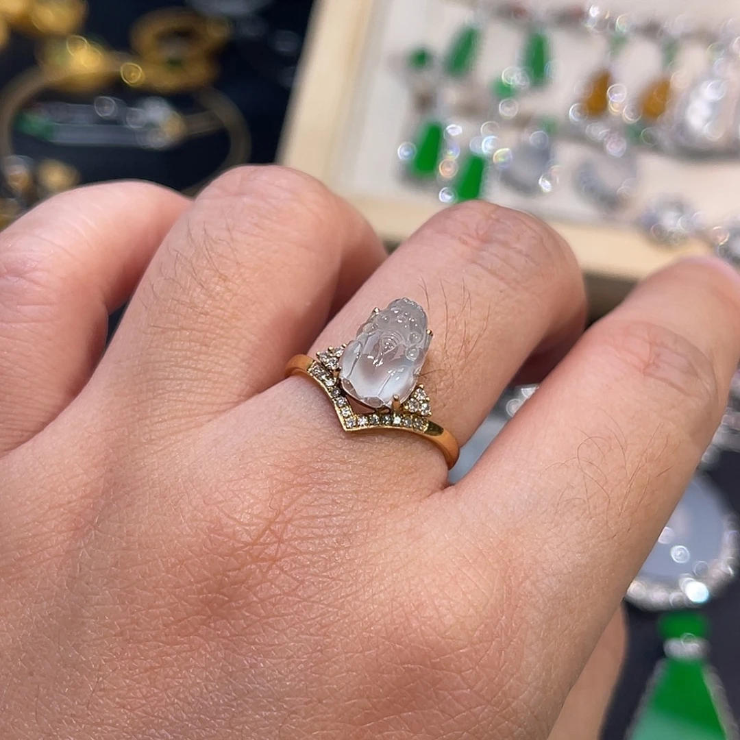 18K金镶嵌戒指翡翠貔貅