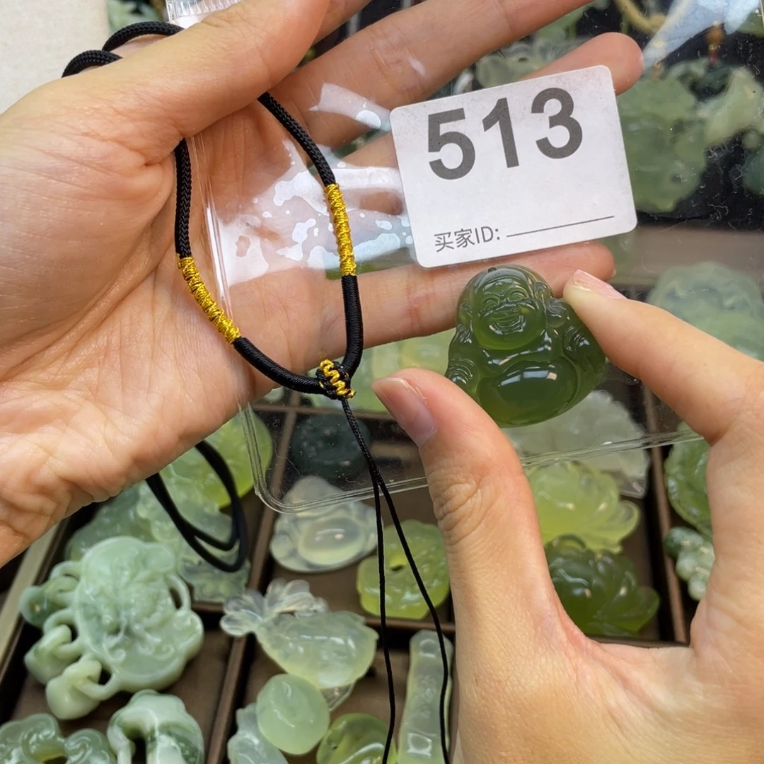 l***l蛇纹石玉未镶嵌颈饰