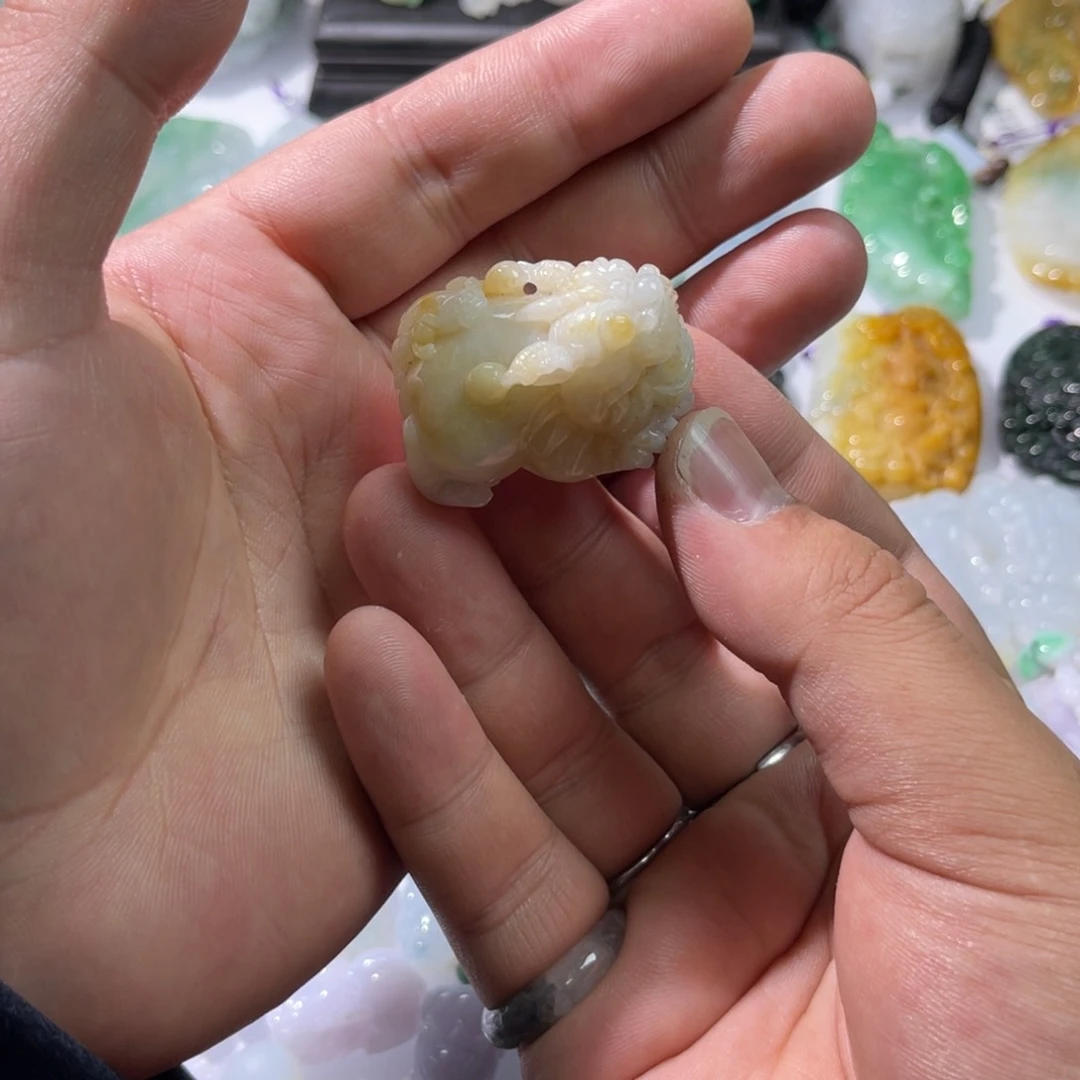 翡翠颈饰未镶嵌天然