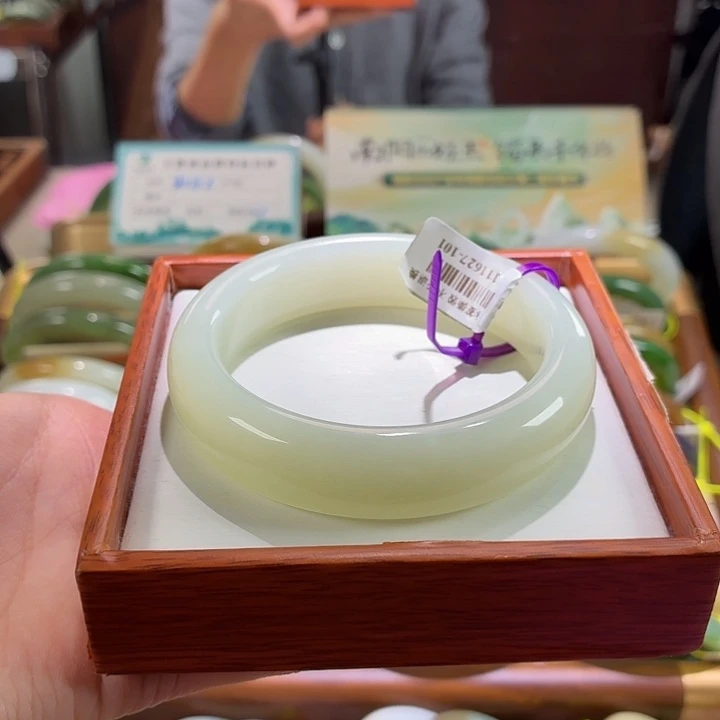 水***天未镶嵌手镯和田玉60/61