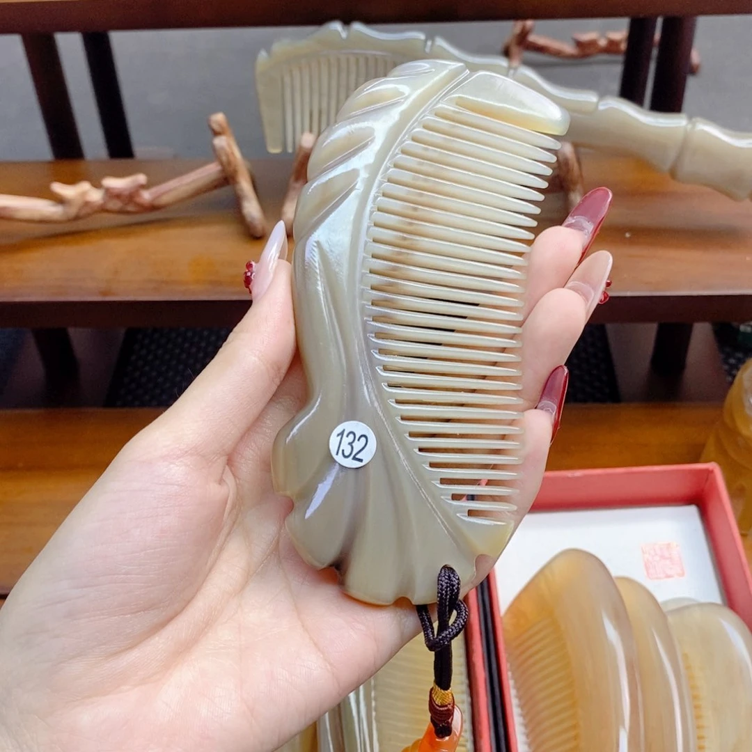 纯手工制作纯牛角梳子