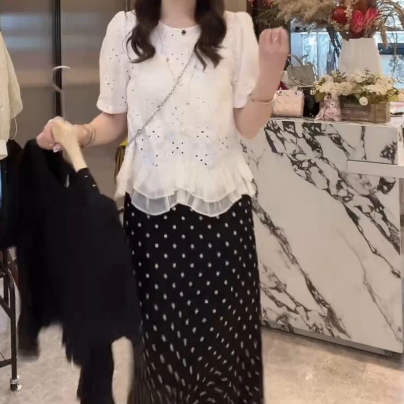 新款洋气百搭镂空小衫短袖女款洋气套头衬衫+波点半身裙LK2502851