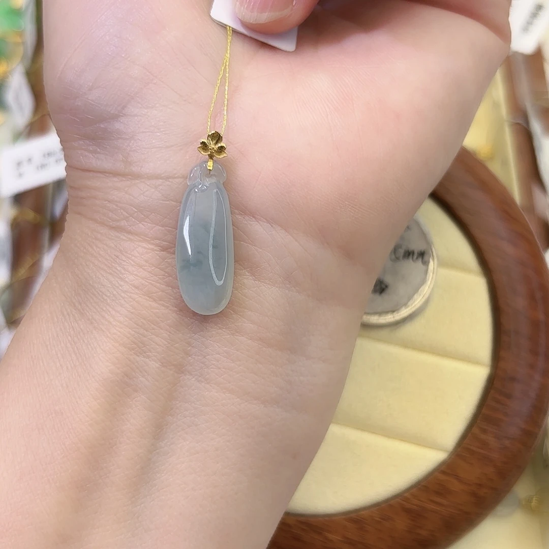 小***余颈饰18K金镶嵌翡翠翡翠福瓜