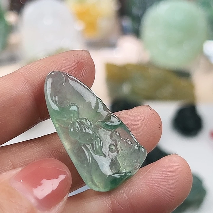 翡翠未镶嵌颈饰无相观音