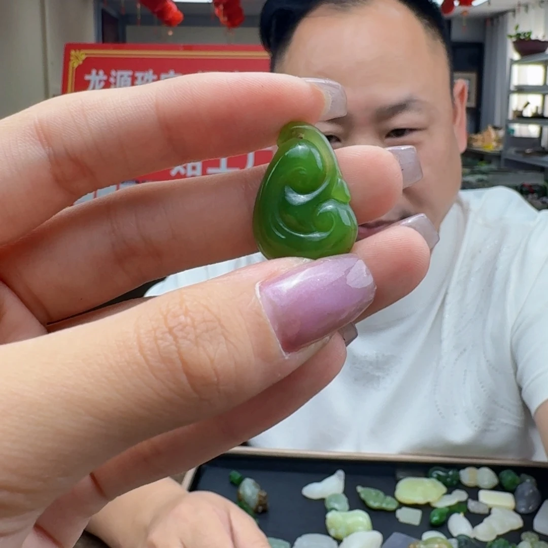 未镶嵌和田玉耳饰