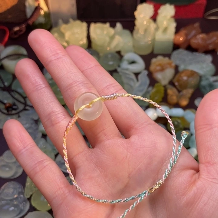 鏊***子蛇纹石玉未镶嵌颈饰