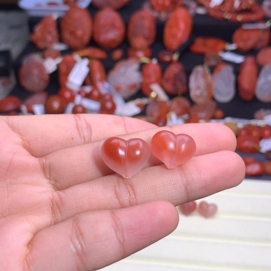 初***改南红玛瑙未镶嵌珠宝半成品屁桃