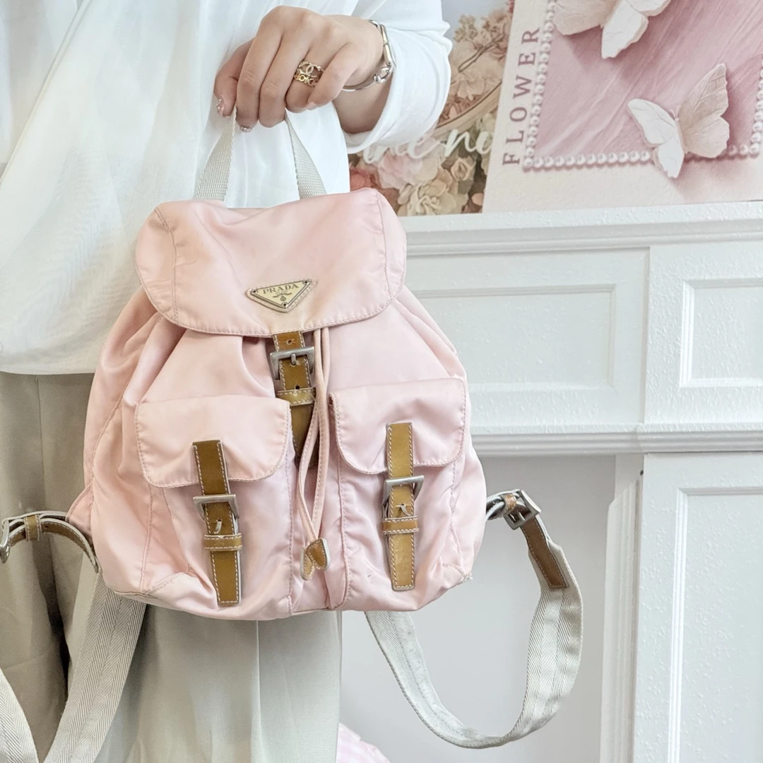 95新 Prada/普拉达 prada樱花粉尼龙双肩包