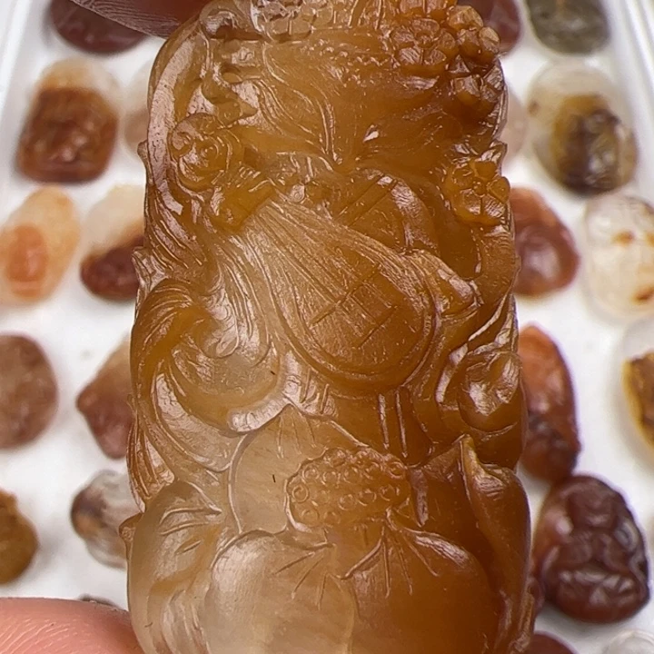 未镶嵌颈饰水晶黄兔毛