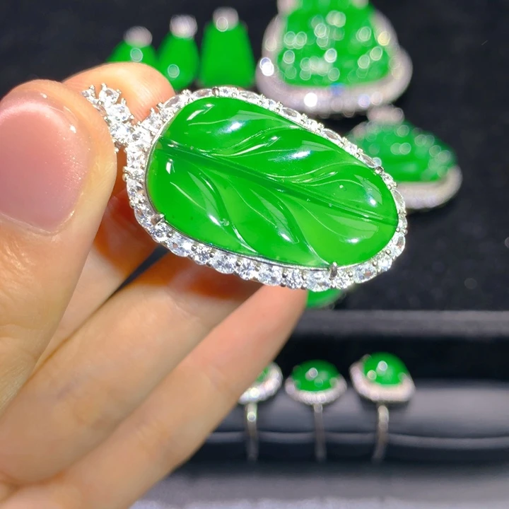 翡翠银S925镶嵌颈饰一个