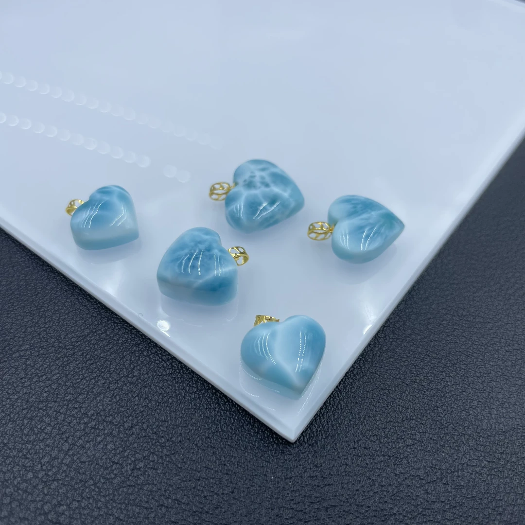 「戴琴珠宝」DQ1676-18K金镶海纹石爱心吊坠（多样性发其一）