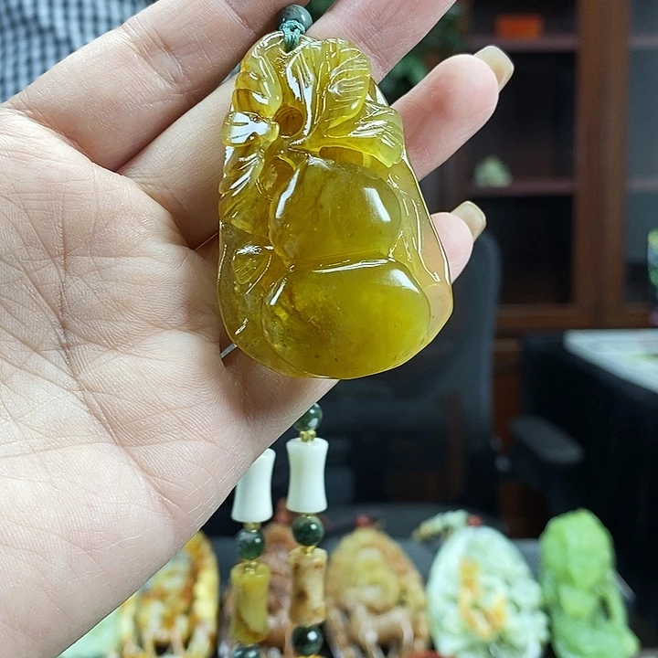 蛇纹石玉吊坠未镶嵌