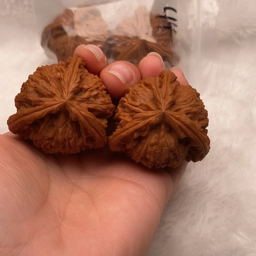 ❶***粥吊坠文玩核桃三棱