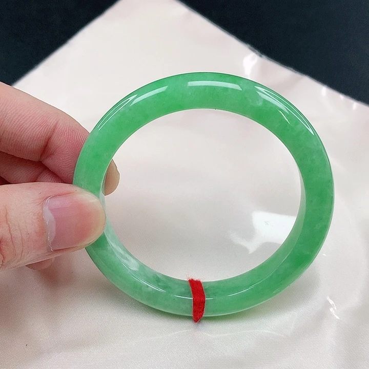 翡翠手镯未镶嵌圈53。1405