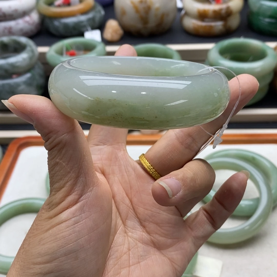 未镶嵌手镯石英质玉沉*