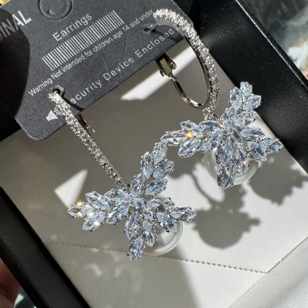 铜合金合成锆石耳饰 耳扣款超闪蝴蝶珠珠小众气质耳环超美甜美风