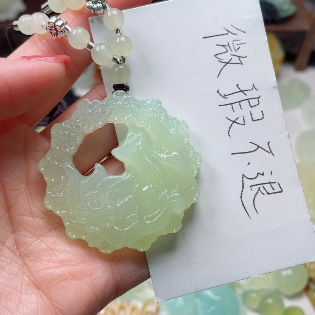 蛇纹石玉颈饰未镶嵌