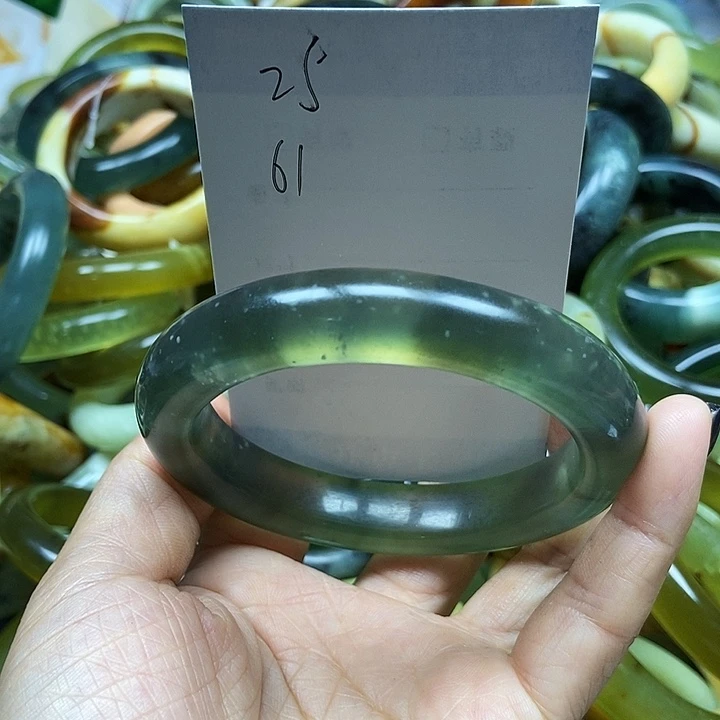 未镶嵌手镯透闪石质玉