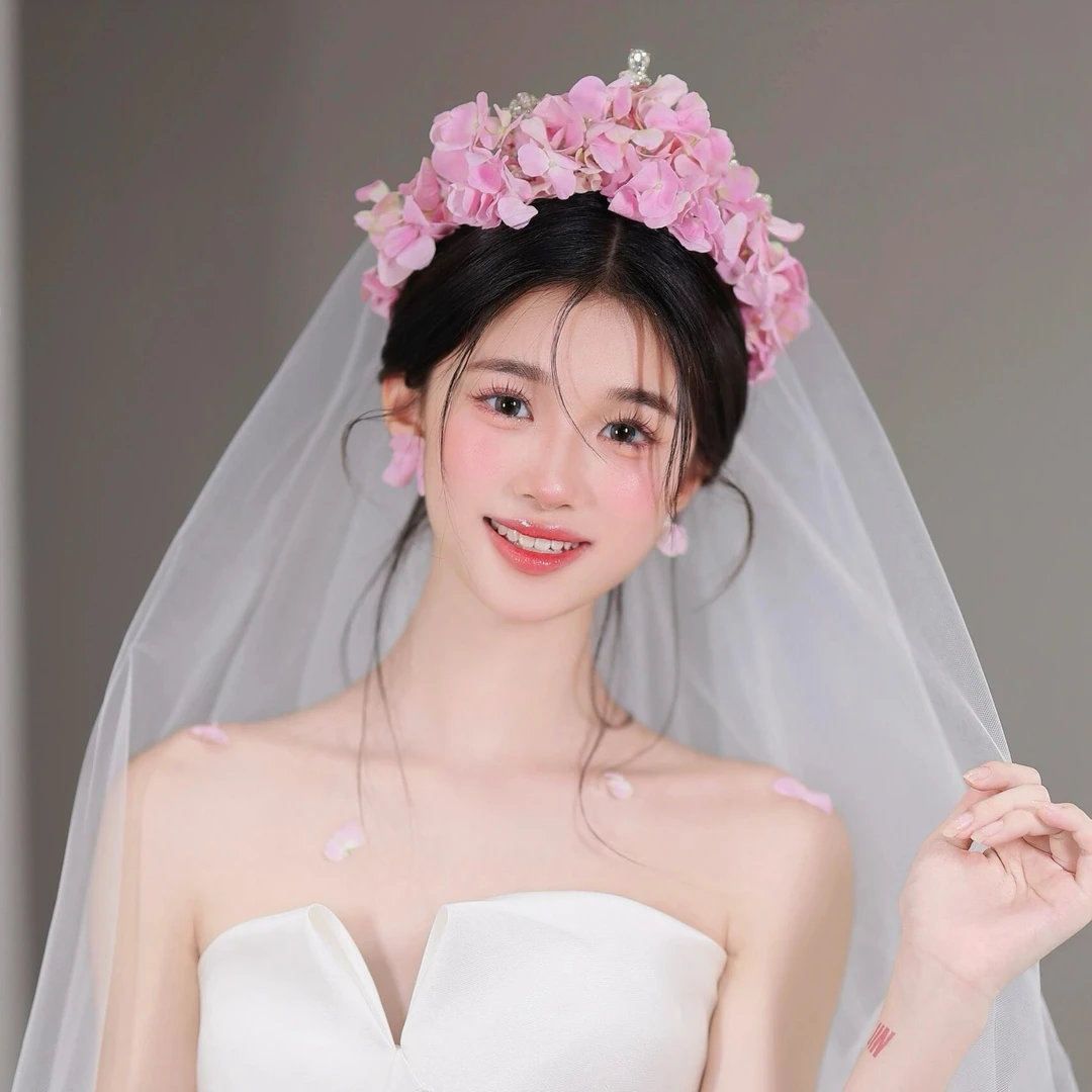 新款粉色花朵皇冠新娘头饰女森系甜美结婚纱礼服外景拍照发饰