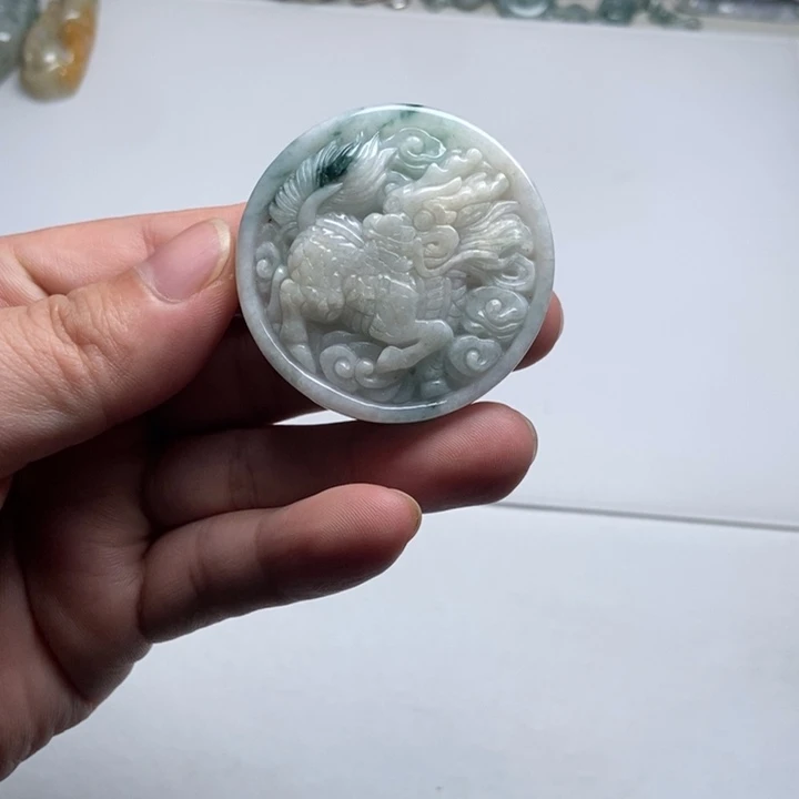 翡翠未镶嵌颈饰麒麟9