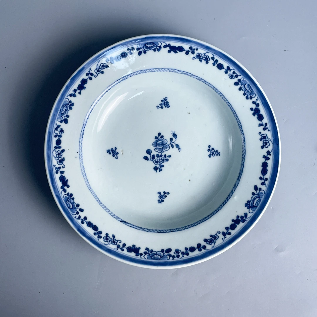 M25GH008558 - 清乾隆青花花卉纹盘