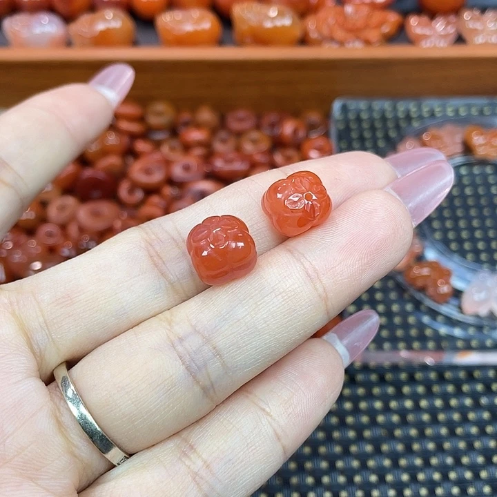 南红玛瑙未镶嵌颈饰柿子