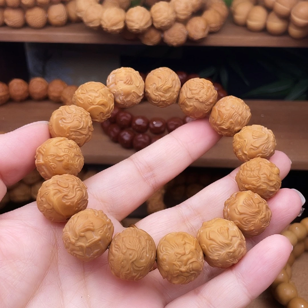 猴头核桃吊坠微微瑕大关公
