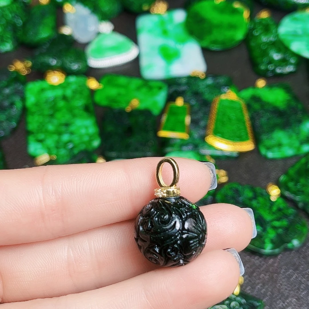 颈饰未镶嵌翡翠多样性