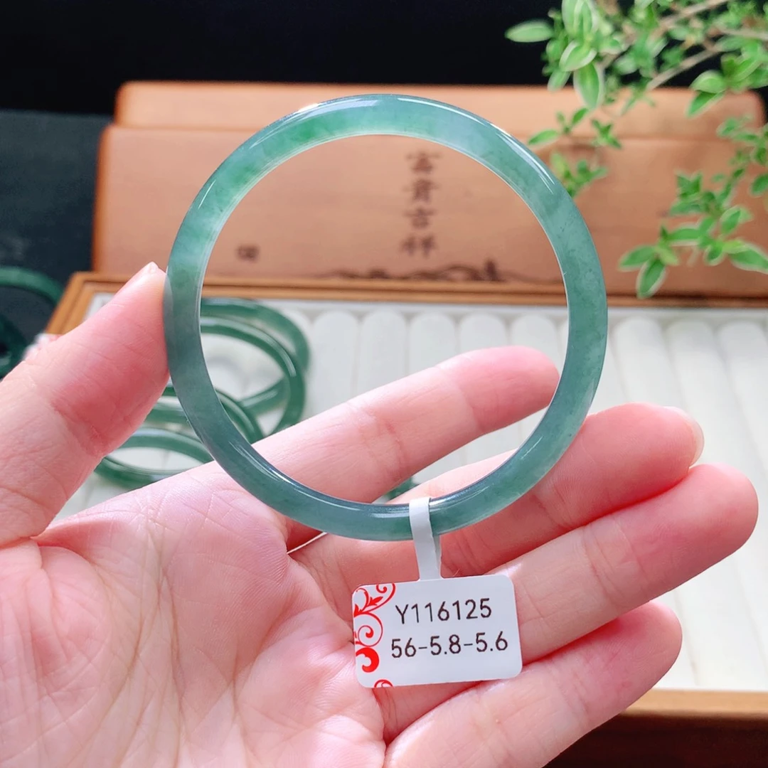 未镶嵌手镯（圆镯）翡翠