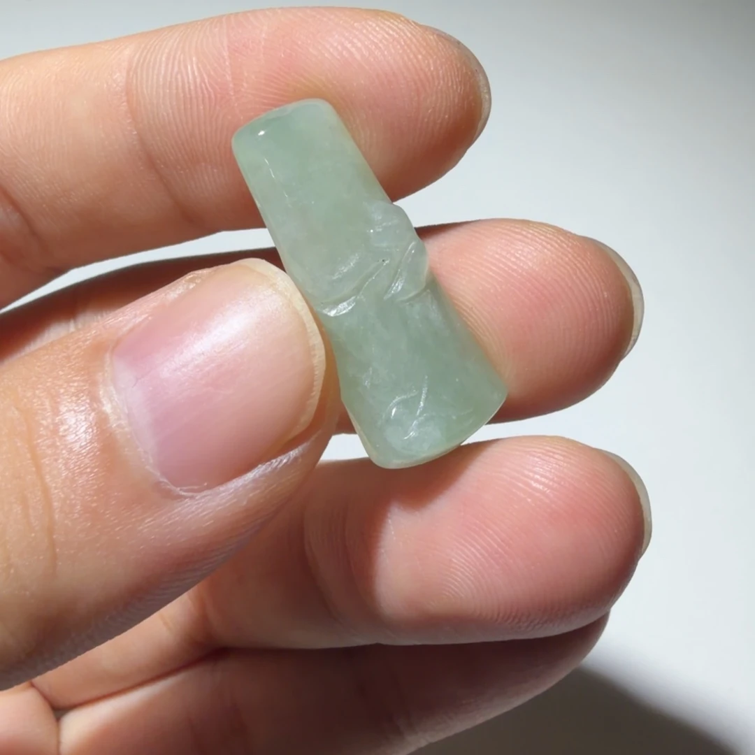 颈饰未镶嵌翡翠好