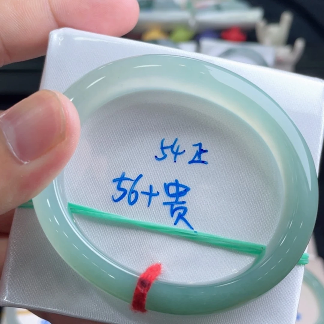 翡翠手镯未镶嵌翡翠手镯