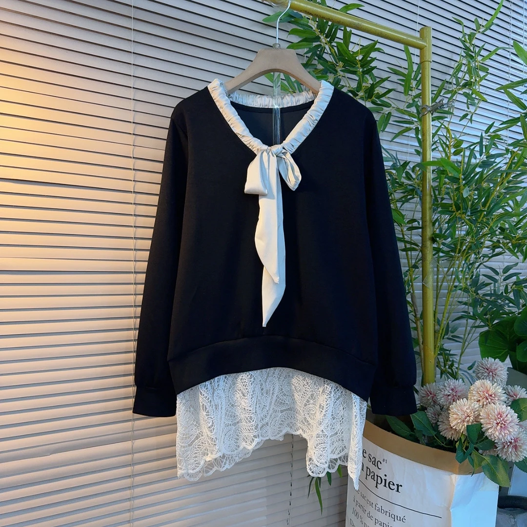 2475胖妹妹欧货时尚韩版宽松遮肉设计感V领系带蝴蝶结拼接蕾丝衫