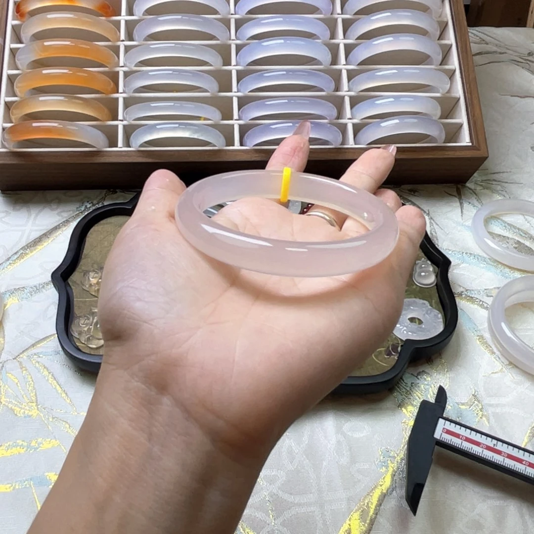 玛瑙/玉髓手镯未镶嵌小**?