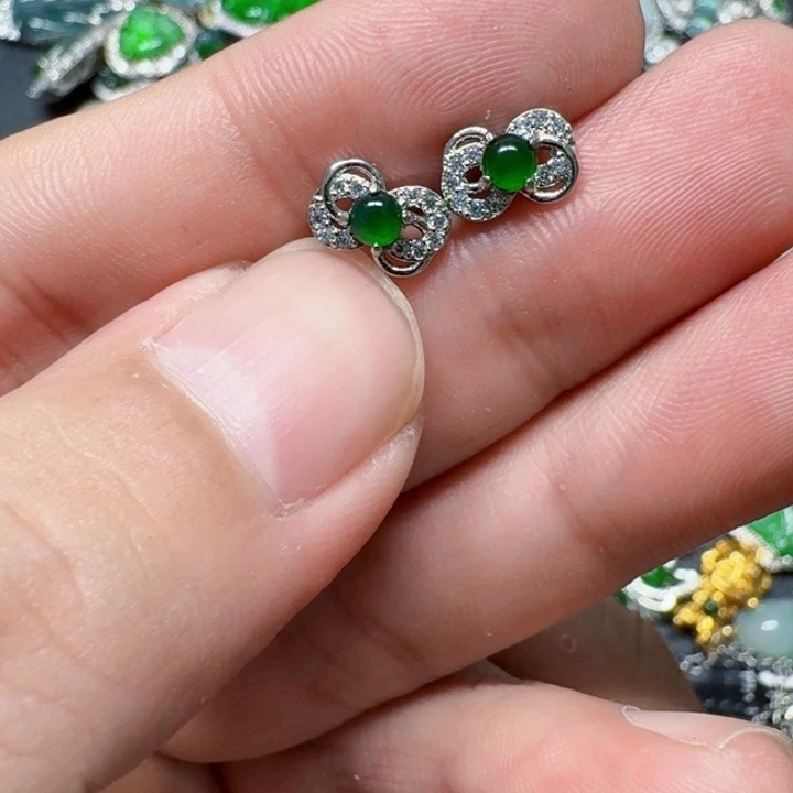 翡翠未镶嵌颈饰天然A货翡翠放漏