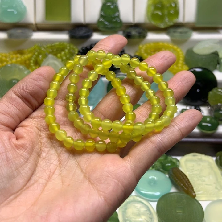 蛇纹石玉未镶嵌颈饰