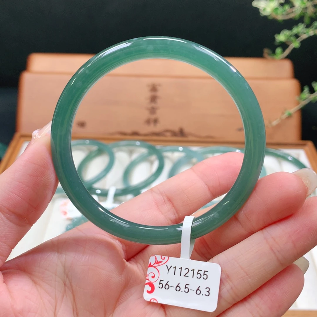 翡翠手镯未镶嵌天然