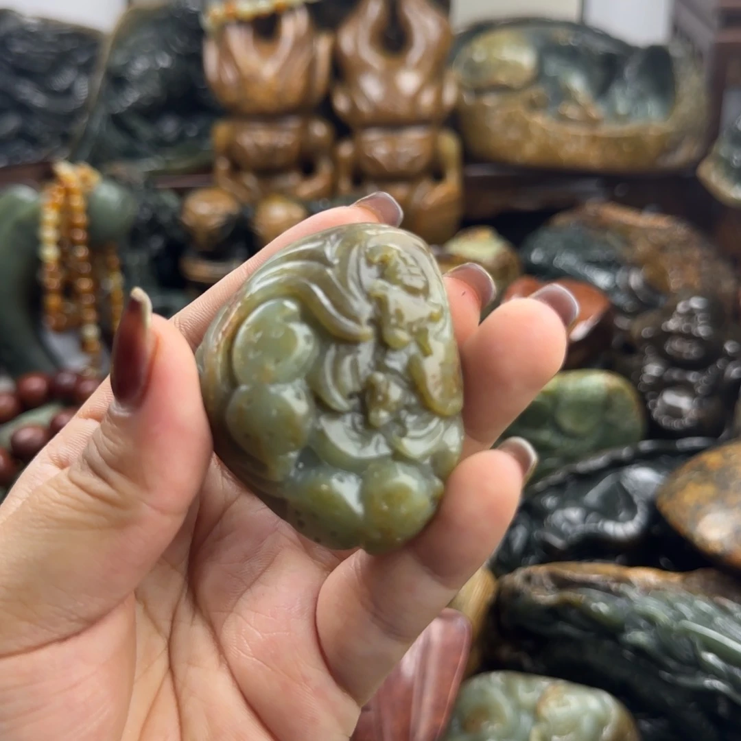 透闪石质玉未镶嵌珠宝奇石