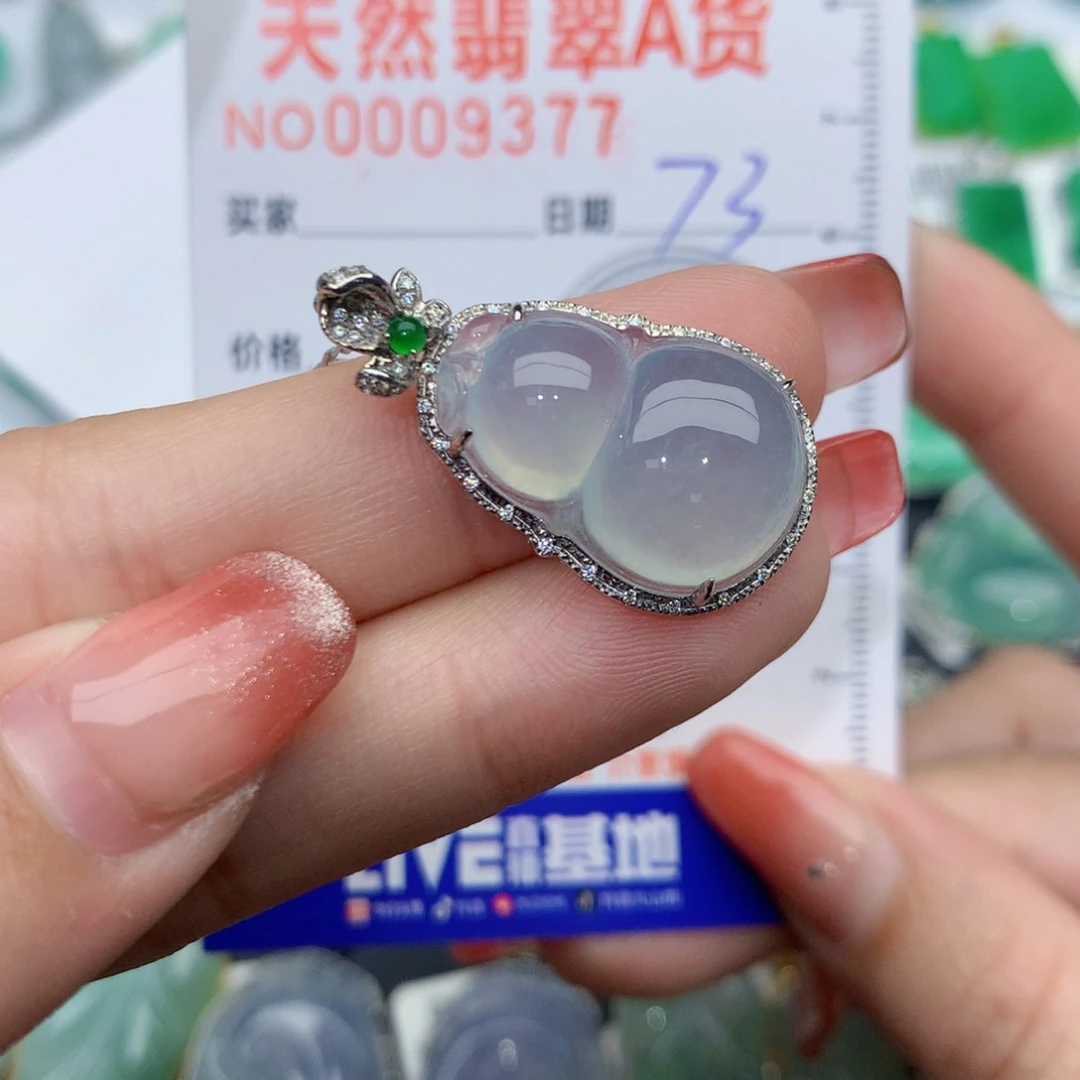 翡翠颈饰18K金镶嵌小*莉葫芦